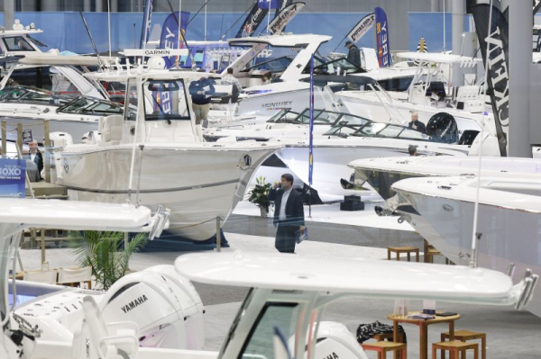 Police investigating after finding body on boat in Long Island