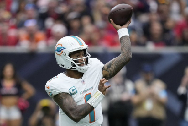 Tagovailoa helps Dolphins top Jaguars, cap unbeaten preseason Tagovailoa helps Dolphins top Jaguars, cap unbeaten preseason