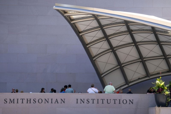 Trump criticizes Smithsonian portrayal of slavery amid call for review Trump criticizes Smithsonian portrayal of slavery amid call for review