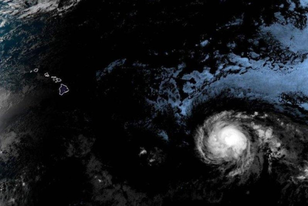 Hawaii under state of emergency as Hurricane Kiko approaches