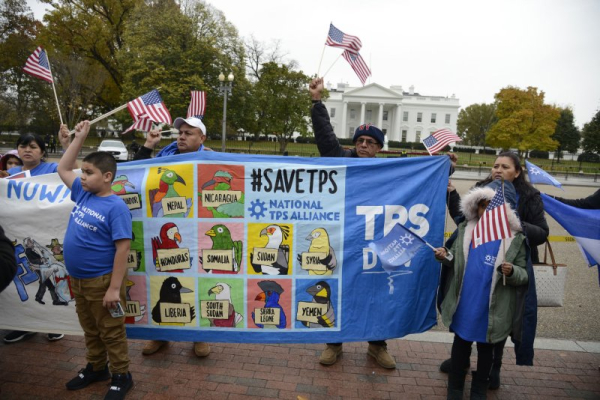 Judge temporarily blocks ending TPS protections for Venezuelans, Haitians