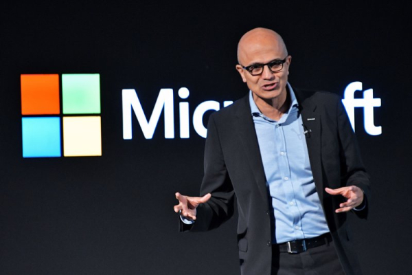 Microsoft gives U.S. government a free year of services