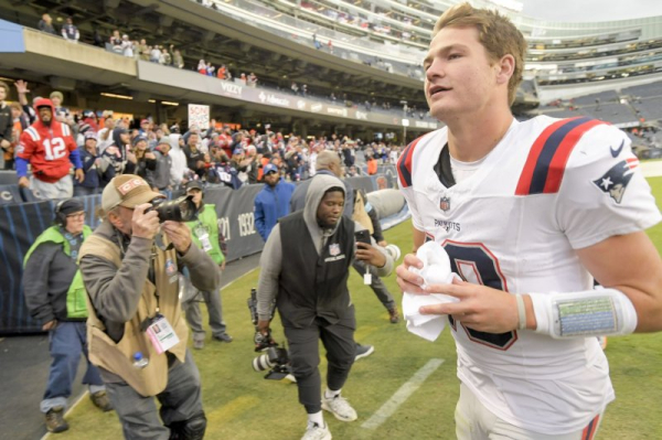 N.E. Patriots win AFC East 'street fight,' drop Miami Dolphins to 0-2 N.E. Patriots win AFC East 'street fight,' drop Miami Dolphins to 0-2