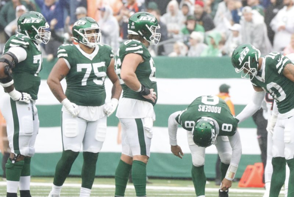 New York Jets RG Alijah Vera-Tucker out for season with torn triceps