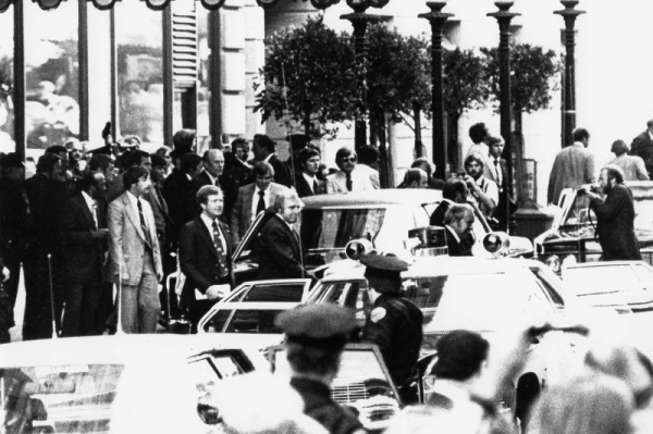 Sara Jane Moore, who attempted to assassinate President Ford, dies Sara Jane Moore, who attempted to assassinate President Ford, dies