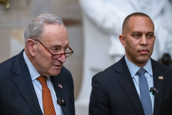 Trump to meet with Democratic leaders to avert government shutdown