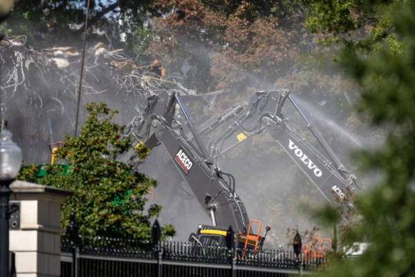 $250M White House ballroom project grows in scope, raises concerns