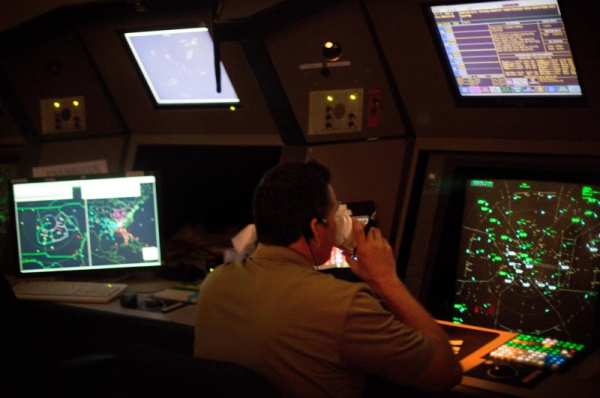 Air traffic controllers union tells members to work through shutdown