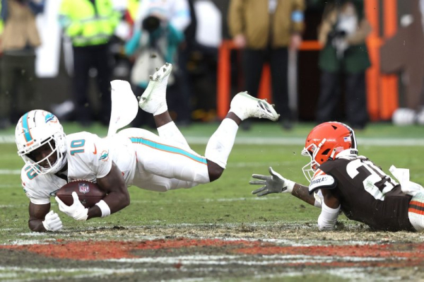 Dolphins' Tyreek Hill has successful but season-ending knee surgery Dolphins' Tyreek Hill has successful but season-ending knee surgery