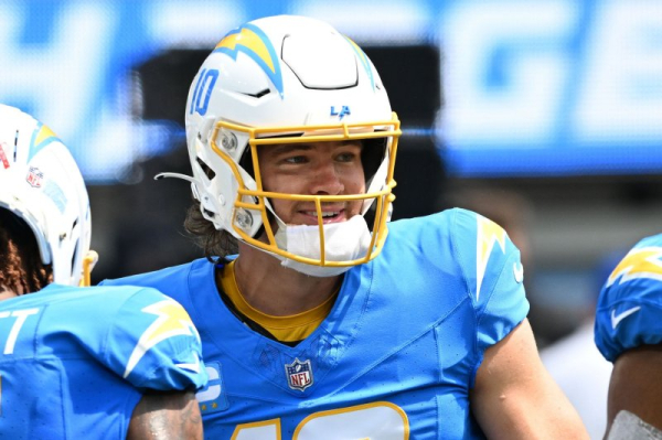 'Herculean' Herbert, turnovers help Chargers send Dolphins to 1-5