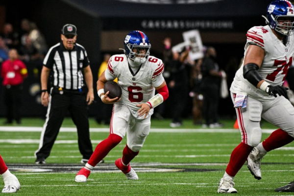 Jaxson Dart, Cam Skattebo help Giants stun Eagles in primetime