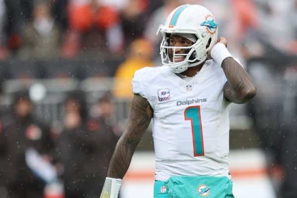 Mike McDaniel, 1-6 Miami Dolphins still believe in QB Tua Tagovailoa