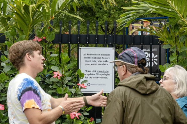 Smithsonian closes museums, zoo amid government shutdown