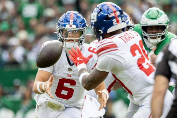 Tracy, Rodgers among fantasy football add/drops for Week 9