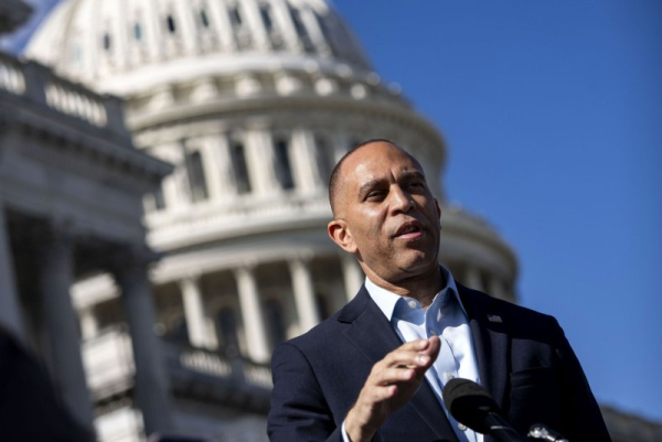 Zohran Mamdani endorsed by Hakeem Jeffries in NYC mayoral race