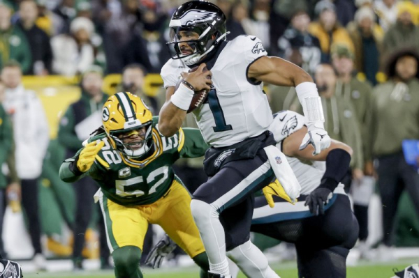 Eagles hold on to beat Packers in 'four-quarter fistfight'