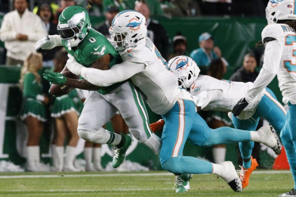 Eagles trade for Dolphins' edge rusher Jaelan Phillips