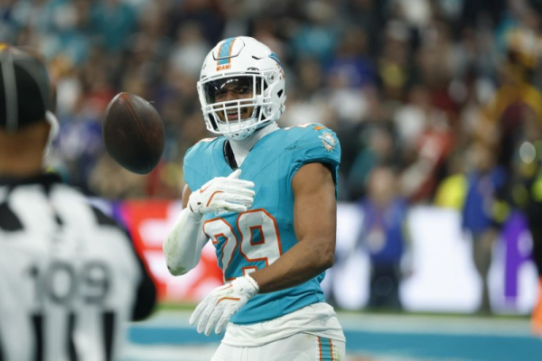 Fitzpatrick, Miami Dolphins' defense steer slim win over Saints