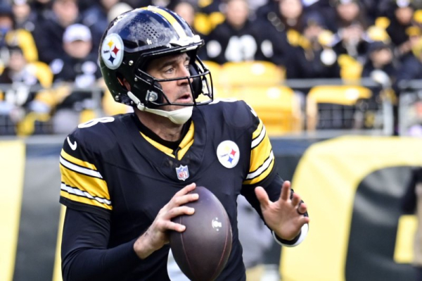 Steelers' Aaron Rodgers aims to play vs. Bears, despite wrist fracture