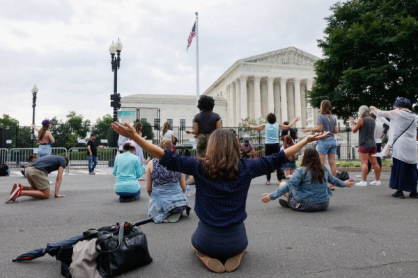 Supreme Court passes on loudspeaker prayer before high school games Supreme Court passes on loudspeaker prayer before high school games