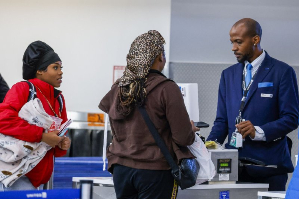 Thursday begins with 1,000 flight cancellations; cuts to continue