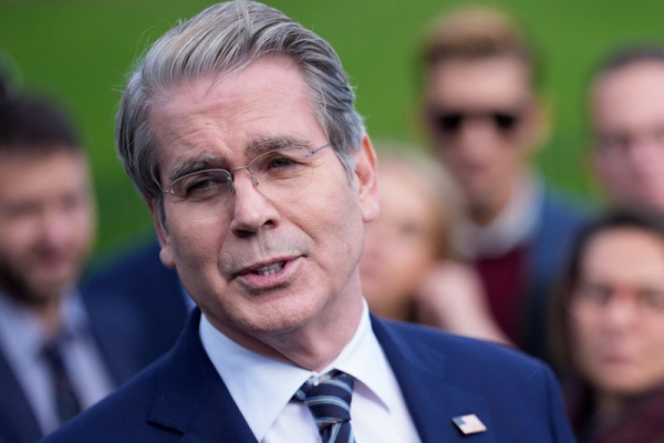 U.S. imposes another tranche of sanctions targeting Iran U.S. imposes another tranche of sanctions targeting Iran