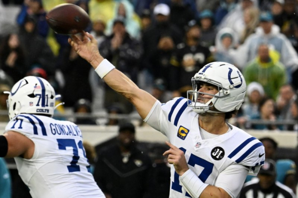 Daniel Jones, De'Von Achane, Zach Ertz among injured in NFL's Week 14