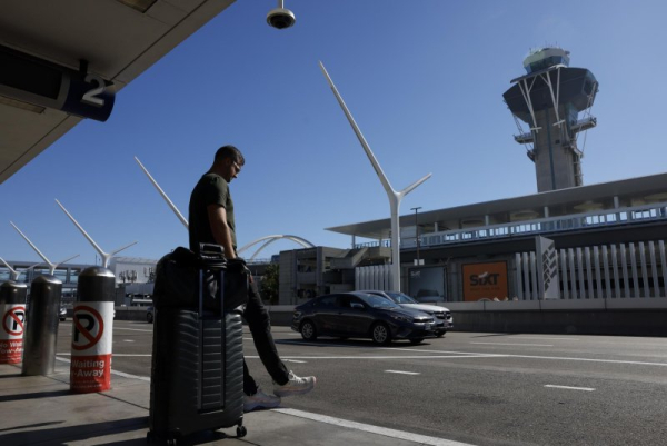 Feds pick company to manage air traffic control system upgrades Feds pick company to manage air traffic control system upgrades