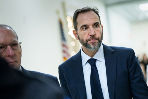 Jack Smith's attorneys again call for public hearing