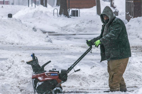 Winter storm wreaking havoc in Midwest, Northeast; flights canceled