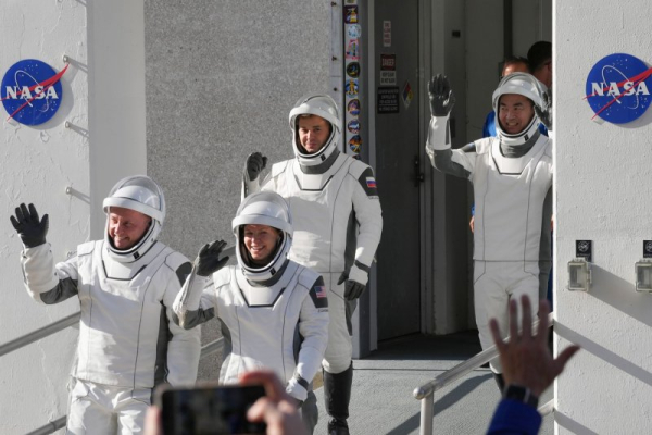 4 crew members depart ISS amid first-ever medical evacuation