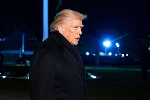 Air Force One with Trump aboard returns to U.S. over electrical issue