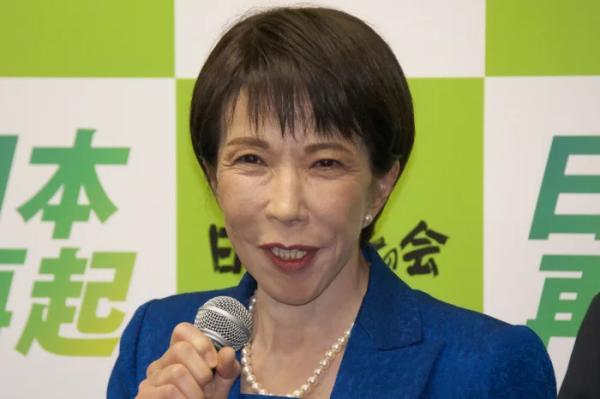 Man arrested after driving into Detroit airport terminal, injuring 6 Man arrested after driving into Detroit airport terminal, injuring 6