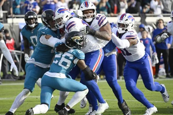 Stafford, Kittle, Davis, Gonzalez among injured in NFL wild card games