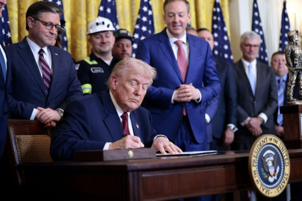 Trump directs Pentagon to purchase coal-fired electricity