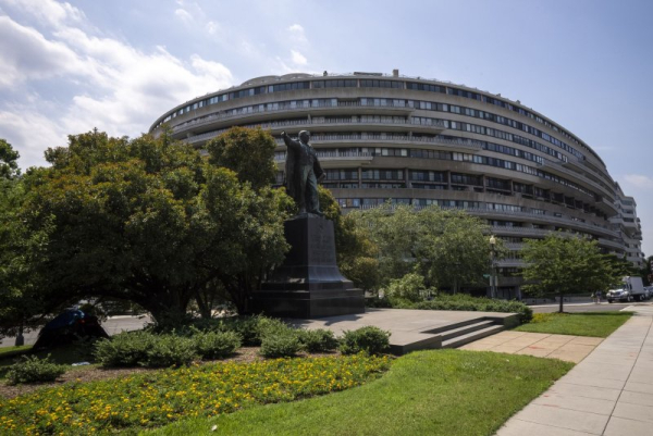 Alexander Butterfield, who confirmed Watergate recordings, dies at 99