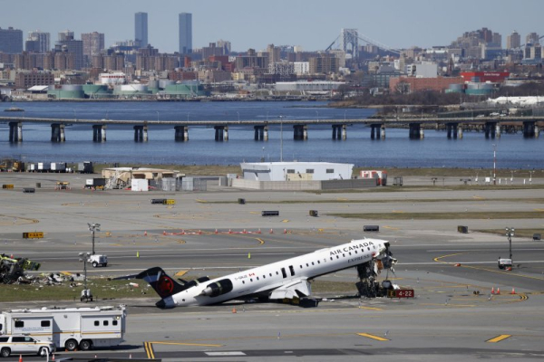 LaGuardia runway reopens; Air Canada CEO apologies for English-only remarks LaGuardia runway reopens; Air Canada CEO apologies for English-only remarks