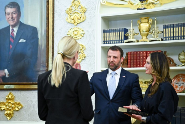 Oklahoma gov. taps energy exec to replace Markwayne Mullins in Senate Oklahoma gov. taps energy exec to replace Markwayne Mullins in Senate