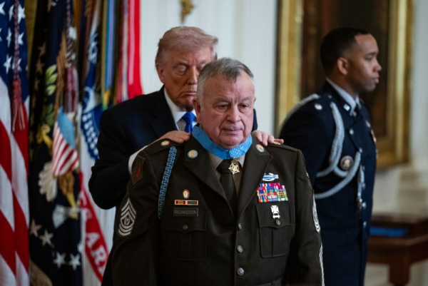 Trump awards Medal of Honor to 3 soldiers Trump awards Medal of Honor to 3 soldiers