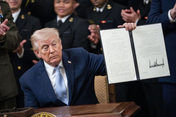 Trump signs order to ban other college games in Army-Navy time slot