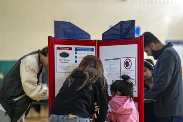 U.S. Supreme Court to consider mail-in ballot deadline case Monday