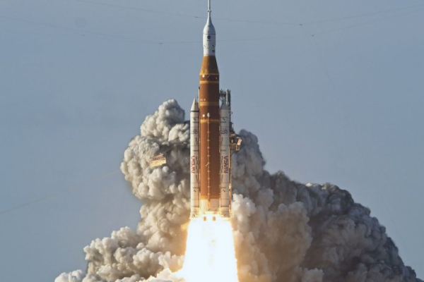 Artemis II now closer to moon than Earth Artemis II now closer to moon than Earth