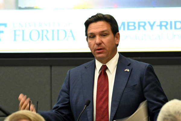 Florida Gov. DeSantis delays special session to redraw districts