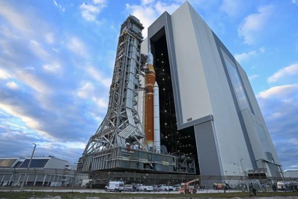 Google celebrates the launch of Artemis II with a Doodle