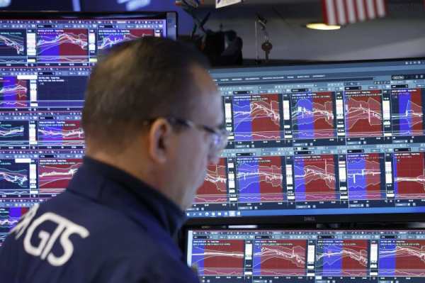 Personal income fell, inflation held at 3% in February Personal income fell, inflation held at 3% in February