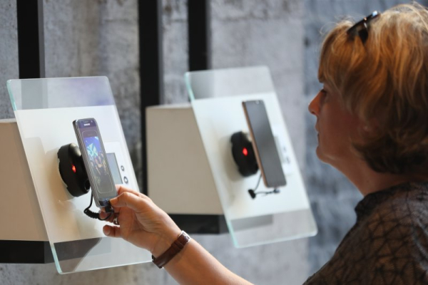 Samsung to end its texting app, tells U.S. users to switch to Google