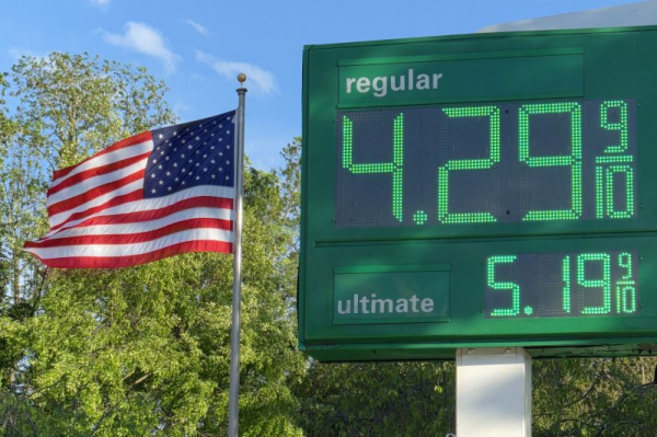 U.S. gas prices hit new high as diplomatic deadlock continues