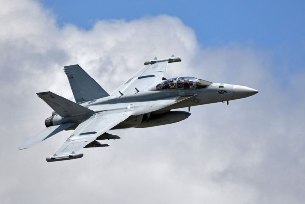 4 Navy jet pilots eject safely after fiery Idaho airshow collision