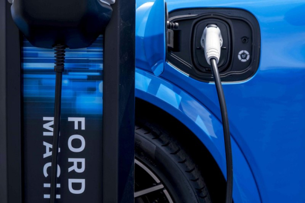 Bipartisan bill proposes $130 fee for electric vehicles Bipartisan bill proposes $130 fee for electric vehicles