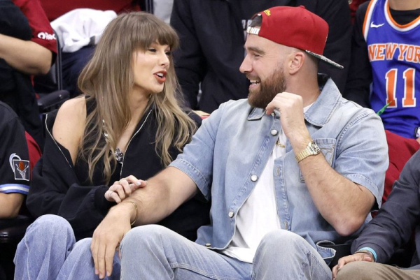 Chiefs' Travis Kelce buys minority stake in MLB's Guardians